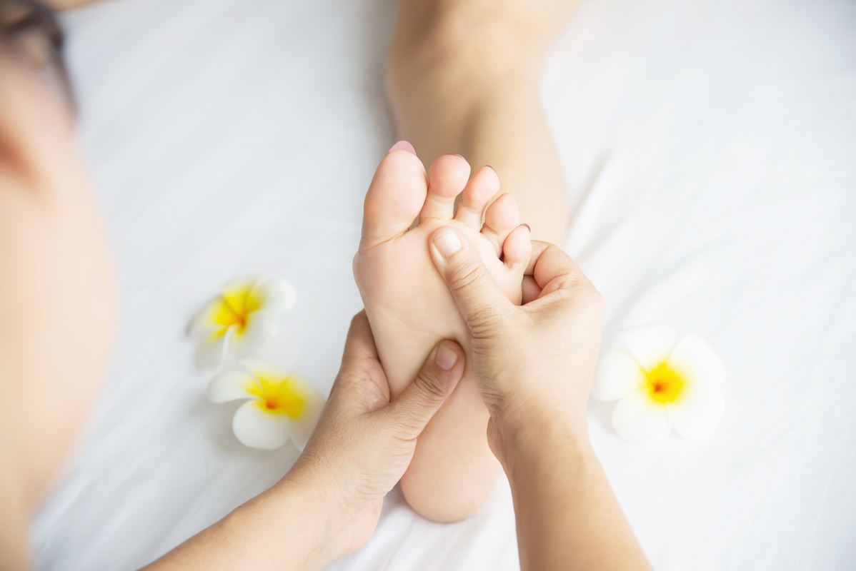 woman-receiving-foot-massage-service-from-masseuse-close-up-hand-foot-relax-foot-massage-therapy-service-concept (1)_resize